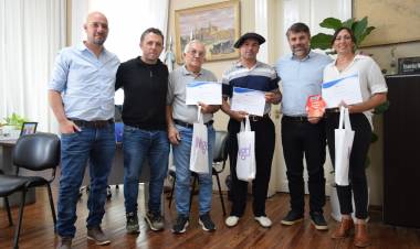 RECONOCIMIENTO A LOS APICULTORES LOCALES