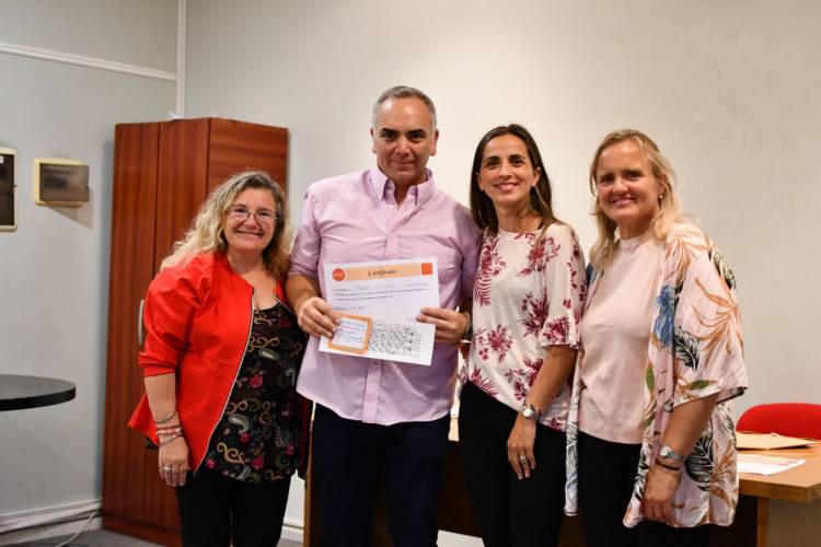 EMPLEADOS MUNICIPALES SE CAPACITARON EN LENGUA DE SEÑAS