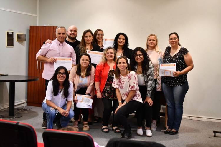 EMPLEADOS MUNICIPALES SE CAPACITARON EN LENGUA DE SEÑAS