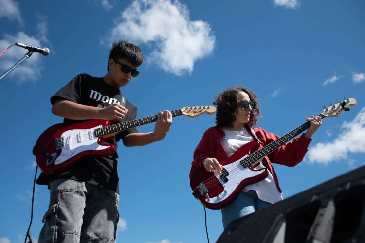 MAGDALENA FESTEJÓ LA LLEGADA DE LA PRIMAVERA Y EL DÍA DEL ESTUDIANTE A PURA MÚSICA 