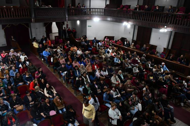 ANITA MARTÍNEZ BRILLO EN SU PRESENTACION DE LA OBRA HISTERIOTIPOS EN MAGDALENA