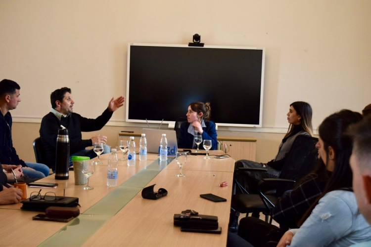 Reunión entre integrantes del Ejecutivo, concejales, consejeros y la Licenciada en Ciencias Económicas Nadia Perazzo