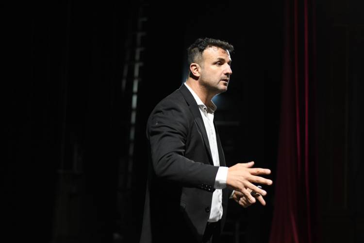PABLO CUNSOLO BRINDÓ UNA CHARLA EN EL TEATRO ESPAÑOL