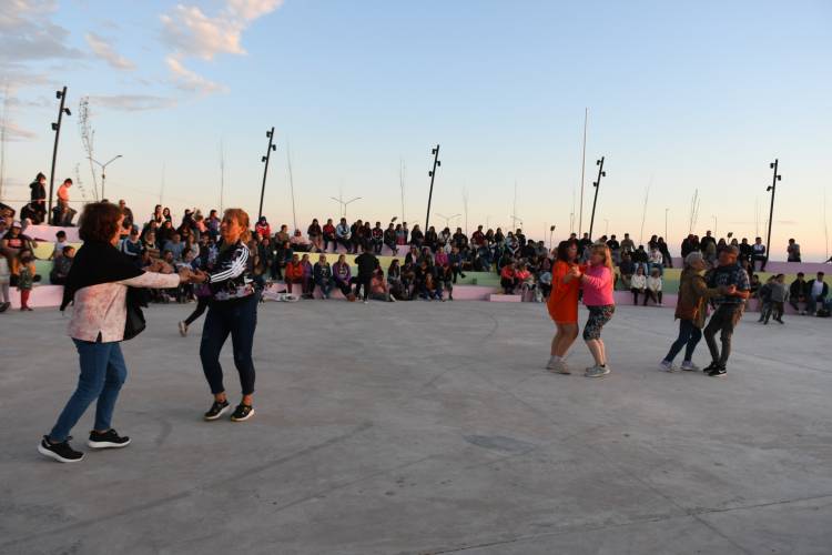  LA CUMBIA COLMÓ EL ANFITEATRO